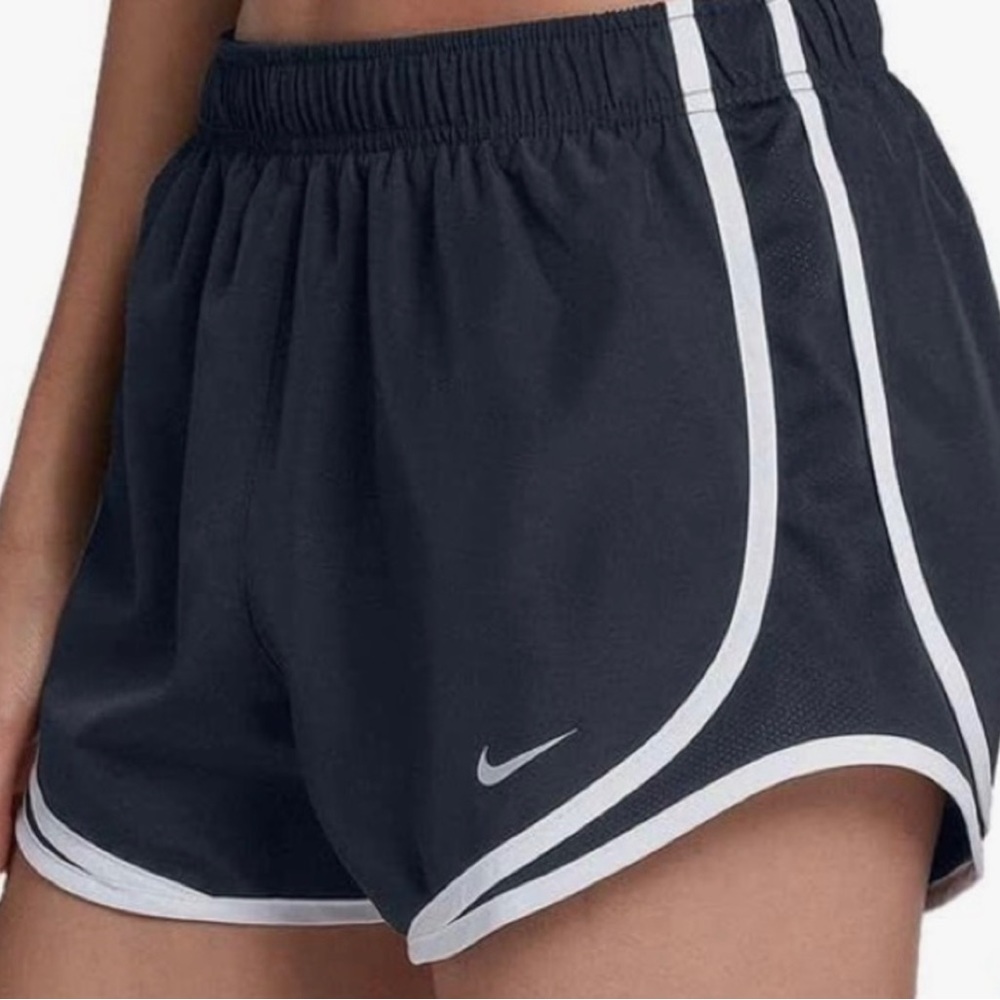 Nike Tempo Dri-Fit Mid Rise Shorts Woman’s Medium
